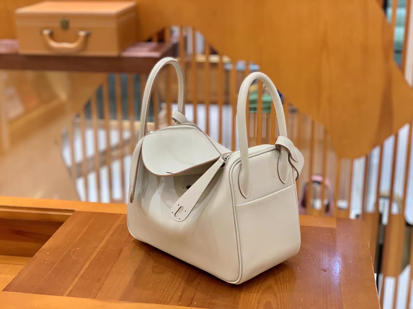 Hermès（爱马仕）Lindy 琳迪包 珍珠灰 进口Evercolor 牛皮 银扣 26cm 原版蜜蜡线 顶级手缝