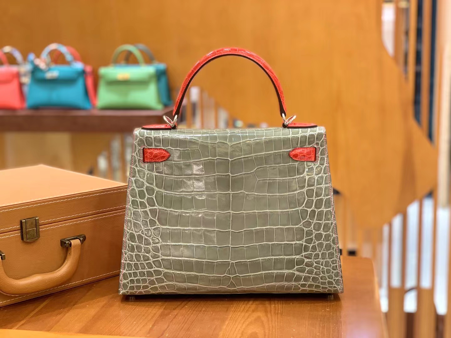 Hermès（爱马仕）Kelly 凯莉包 斑鸠灰 拼 法拉利红 进口尼罗鳄鱼皮 银扣 28cm 原版蜜蜡线 顶级手缝