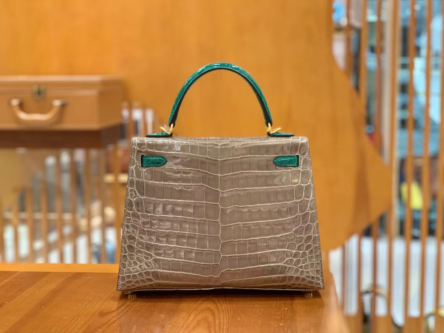 Hermès（爱马仕）Kelly 凯莉包 大象灰拼翡翠绿 进口尼罗鳄鱼皮 金扣 25cm 原版蜜蜡线 顶级手缝