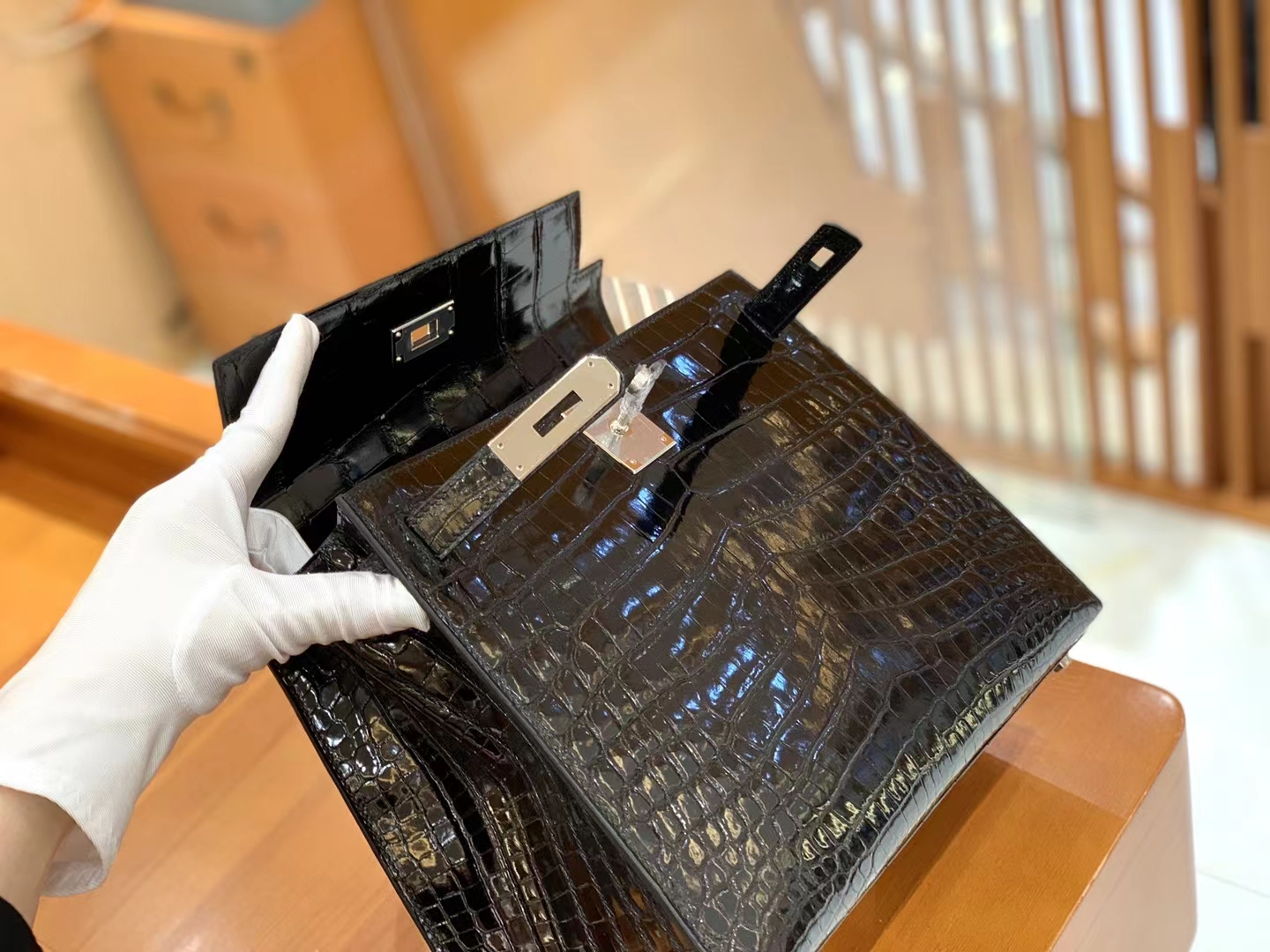 Hermès（爱马仕）Kelly 凯莉包 经典黑 进口尼罗鳄鱼皮 银扣 28cm 原版蜜蜡线 顶级手缝