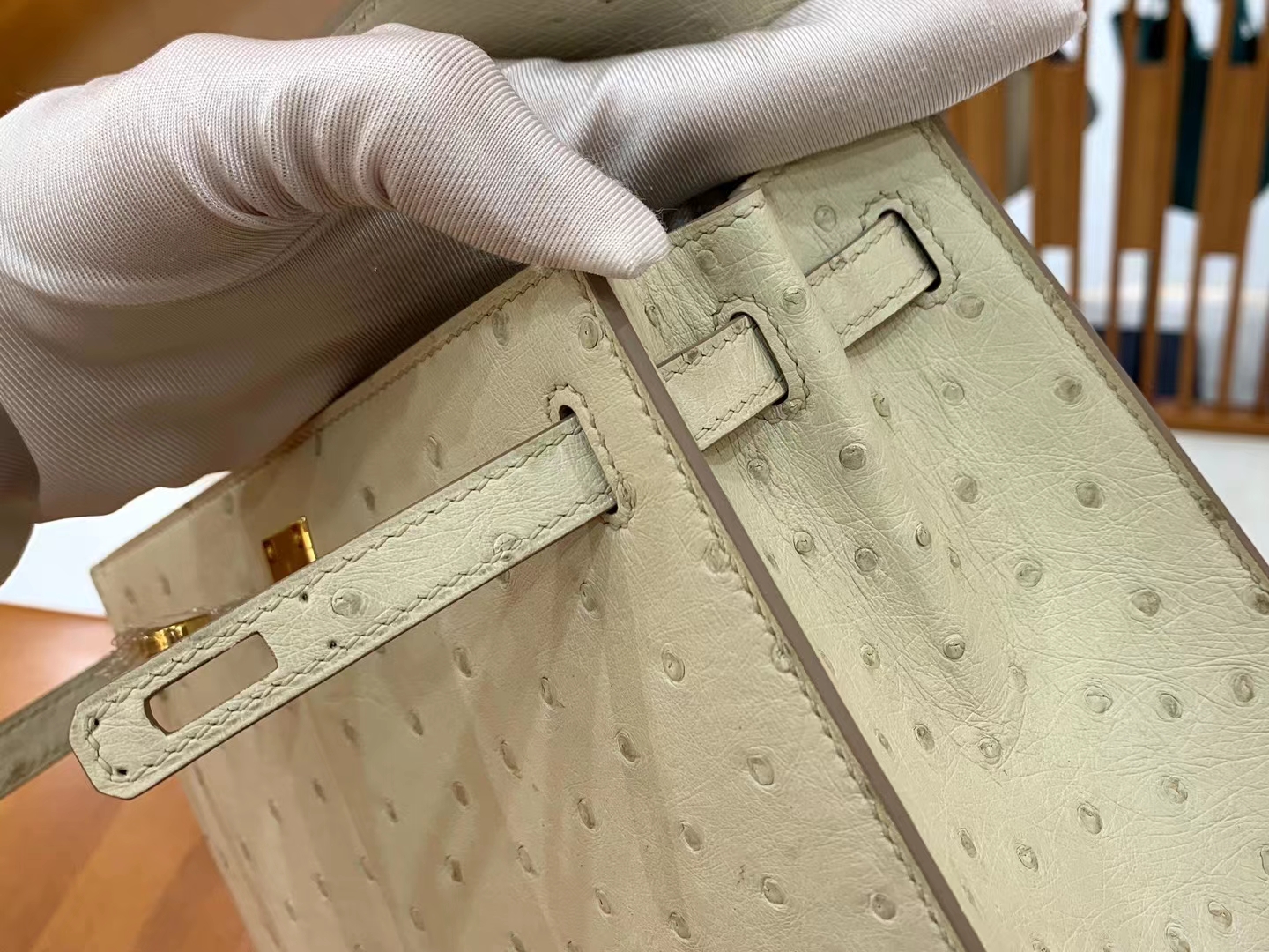 Hermès（爱马仕）Kelly 凯莉包 奶昔白 南非KK级鸵鸟皮 金扣 25cm