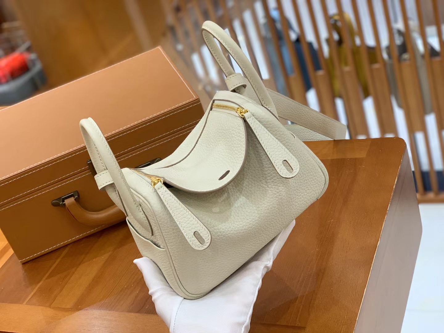 Hermès（爱马仕）Mini Lindy 迷你琳迪 奶昔白 进口TC大牛皮 金扣 原版蜜蜡线 顶级手缝