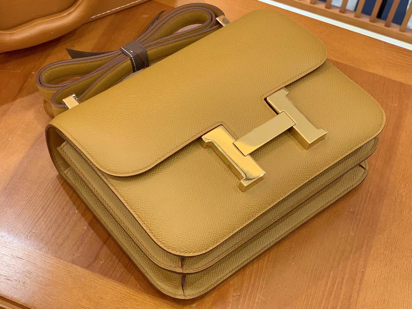 Hermès（爱马仕）Constance 康康 芝麻色 Epsom 掌纹牛皮 金扣 24cm 原版蜜蜡线 顶级手缝