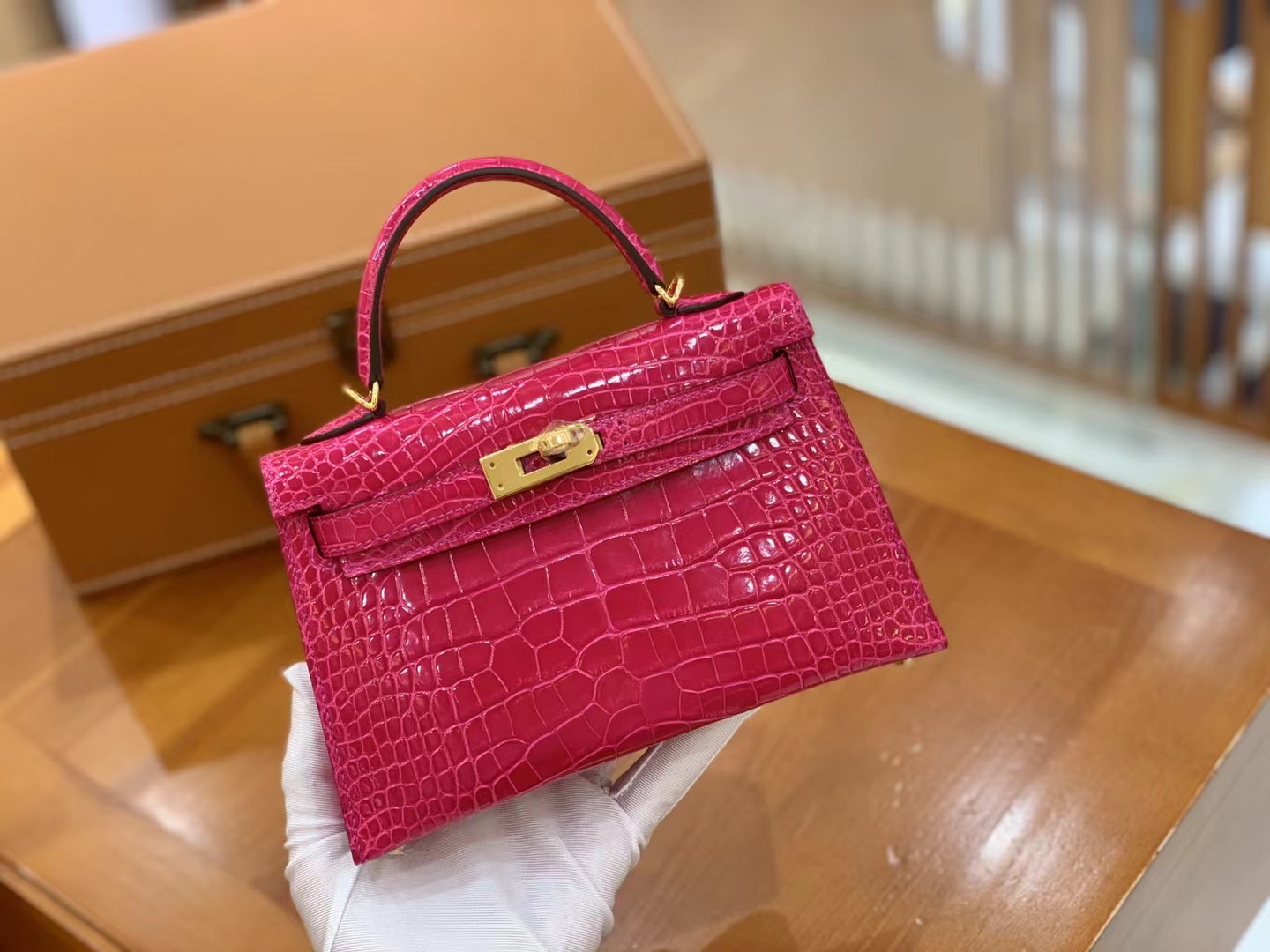 Hermès（爱马仕）Mini kelly 迷你凯莉 墨西哥粉 亮面美洲鳄 金扣 二代