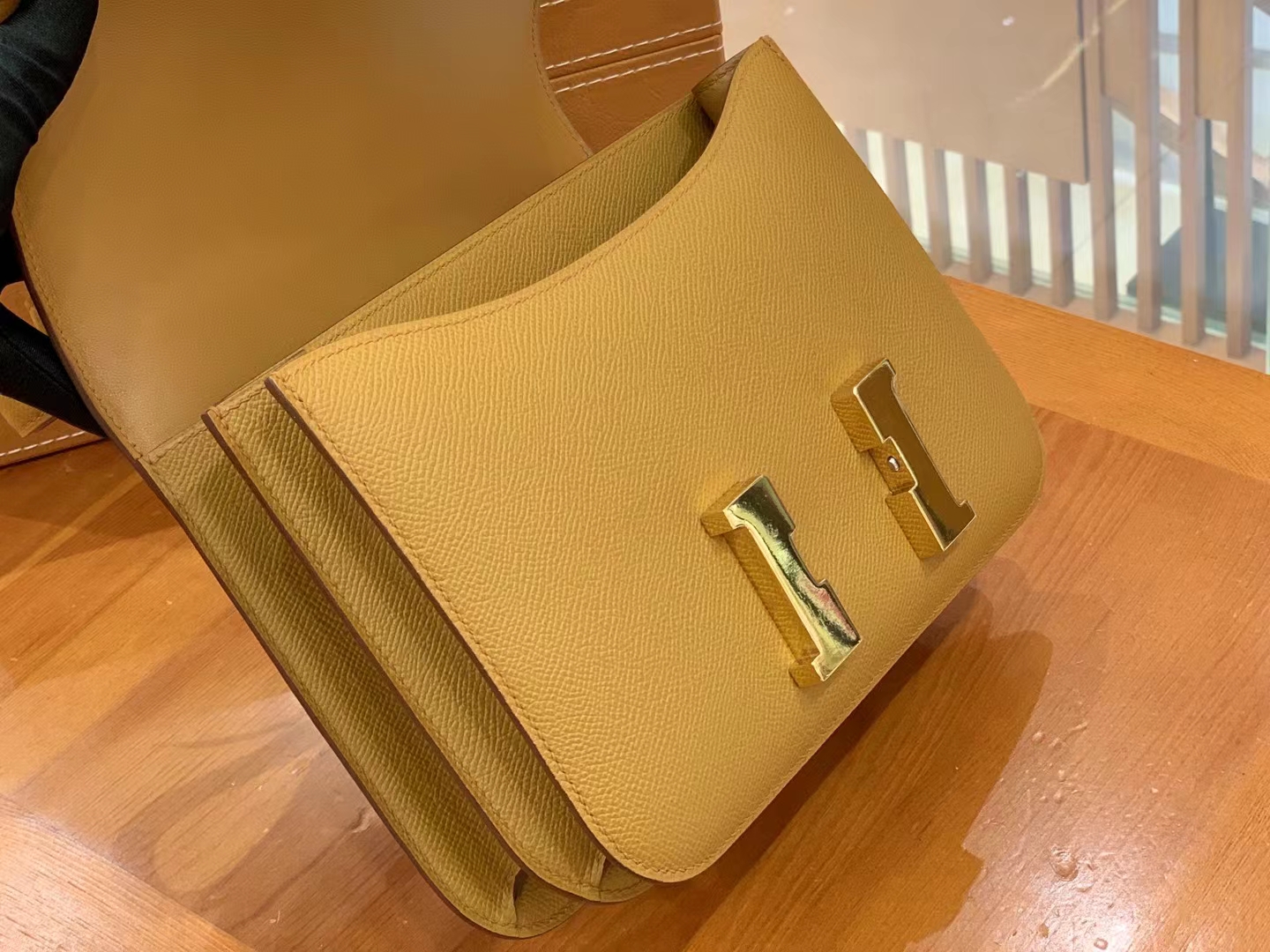 Hermès（爱马仕）Constance 康康 芝麻色 Epsom 掌纹牛皮 金扣 24cm 原版蜜蜡线 顶级手缝