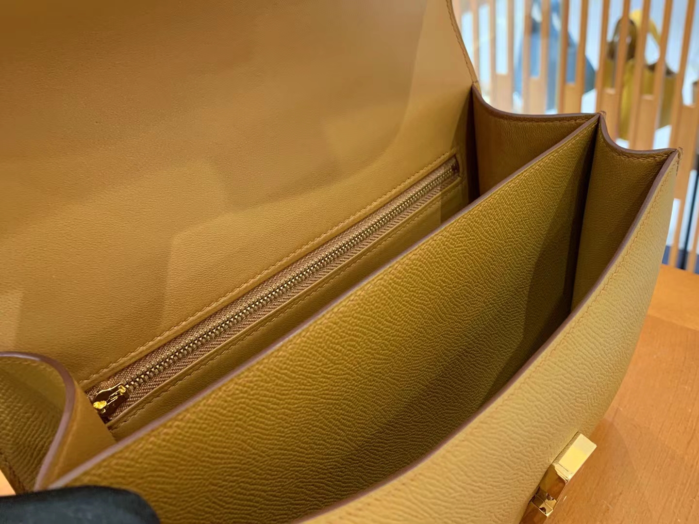 Hermès（爱马仕）Constance 康康 芝麻色 Epsom 掌纹牛皮 金扣 24cm 原版蜜蜡线 顶级手缝
