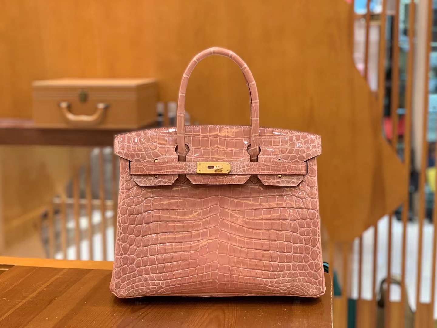 Hermès（爱马仕）Birkin 铂金包 陶瓷粉 进口一级皮  尼罗鳄 金扣 30cm 原版蜜蜡线 顶级手缝