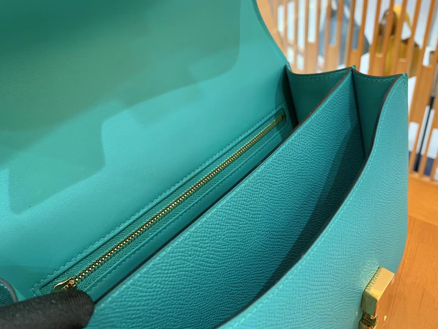 Hermès（爱马仕）Constance 康康 孔雀蓝 Epsom 掌纹牛皮 金扣 24cm 原版蜜蜡线 顶级手缝