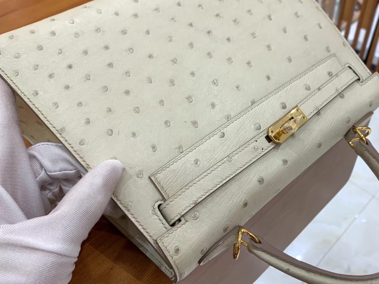 Hermès（爱马仕）Kelly 凯莉包 奶昔白 南非KK级鸵鸟皮 金扣 25cm