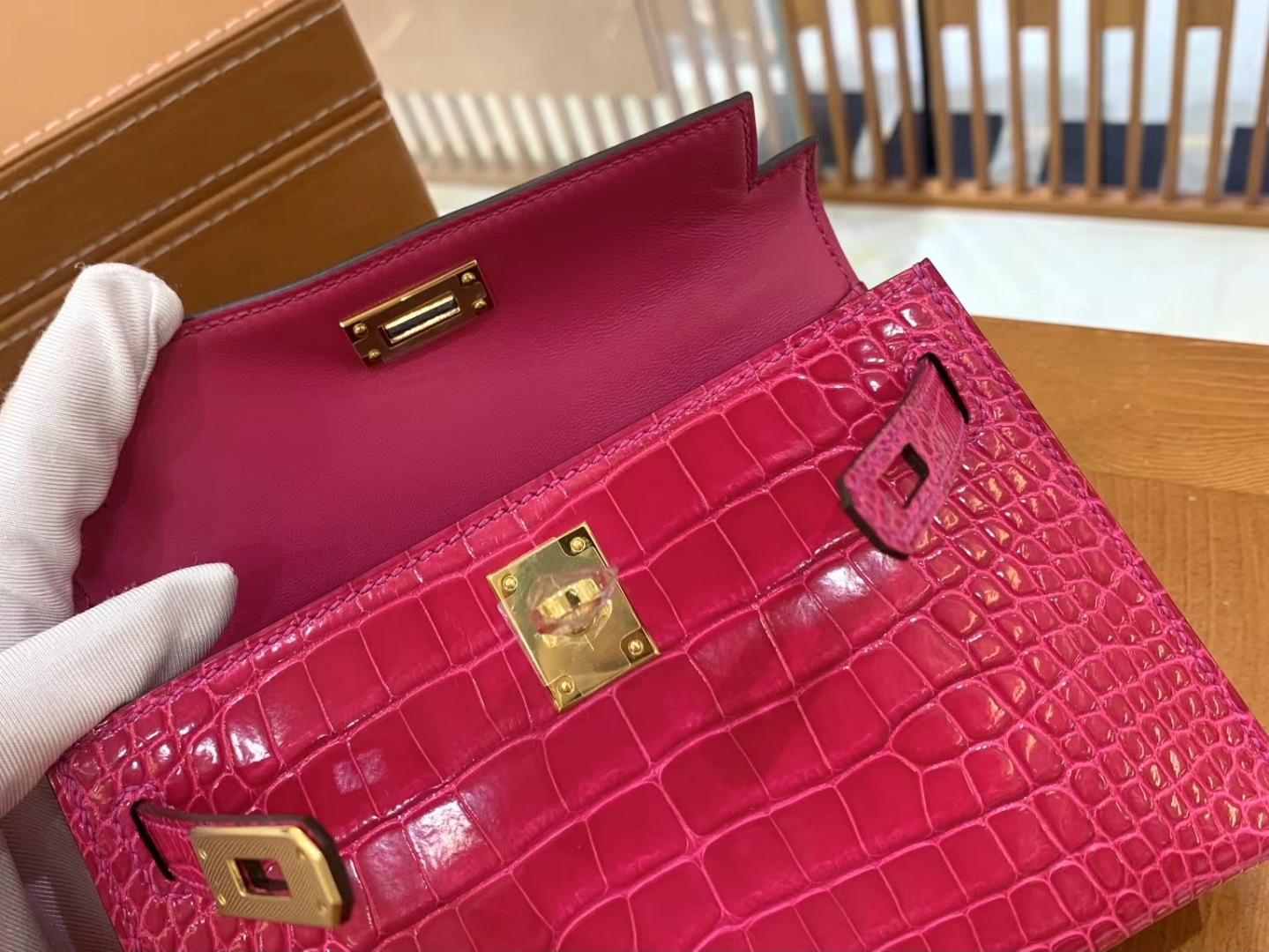 Hermès（爱马仕）Mini kelly 迷你凯莉 墨西哥粉 亮面美洲鳄 金扣 二代