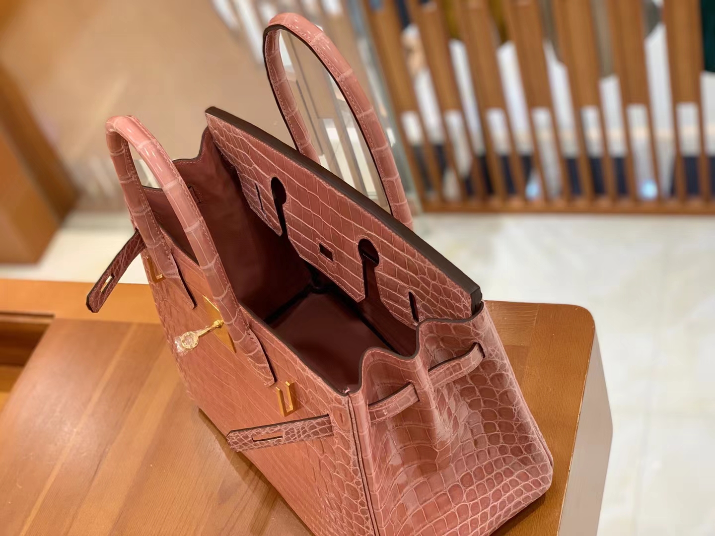 Hermès（爱马仕）Birkin 铂金包 陶瓷粉 进口一级皮  尼罗鳄 金扣 30cm 原版蜜蜡线 顶级手缝