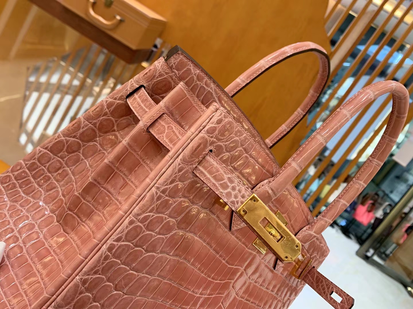 Hermès（爱马仕）Birkin 铂金包 陶瓷粉 进口一级皮  尼罗鳄 金扣 30cm 原版蜜蜡线 顶级手缝