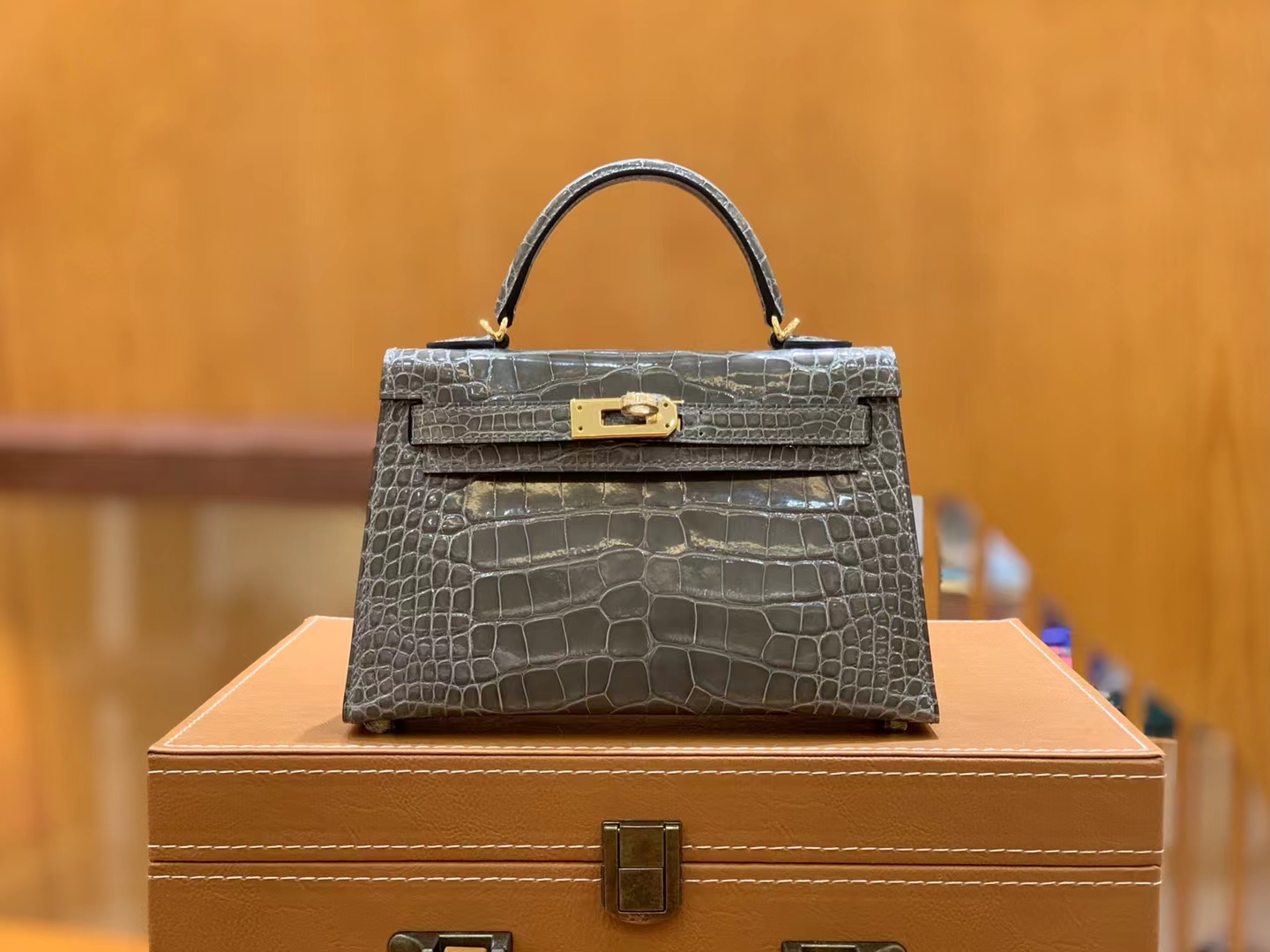 HERMES 爱马仕 Mini kelly 二代 8C Gri Elephant大象灰 一级进口美洲鳄 金扣 进口蜜蜡线 全手工制作