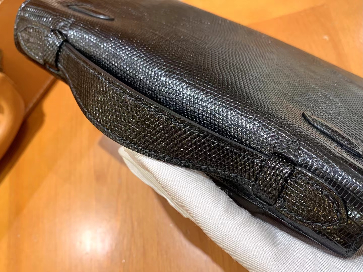 Hermes 爱马仕【现货】 Mini Kelly 一代 黑色 南非野生蜥蜴皮银扣 进口蜜蜡线 全手工制作