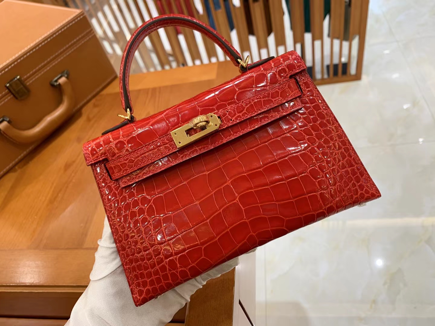 爱马仕 Hermes Mini kelly 二代 95法拉利红 一级进口美洲鳄 金扣 进口蜜蜡线 全手工制作