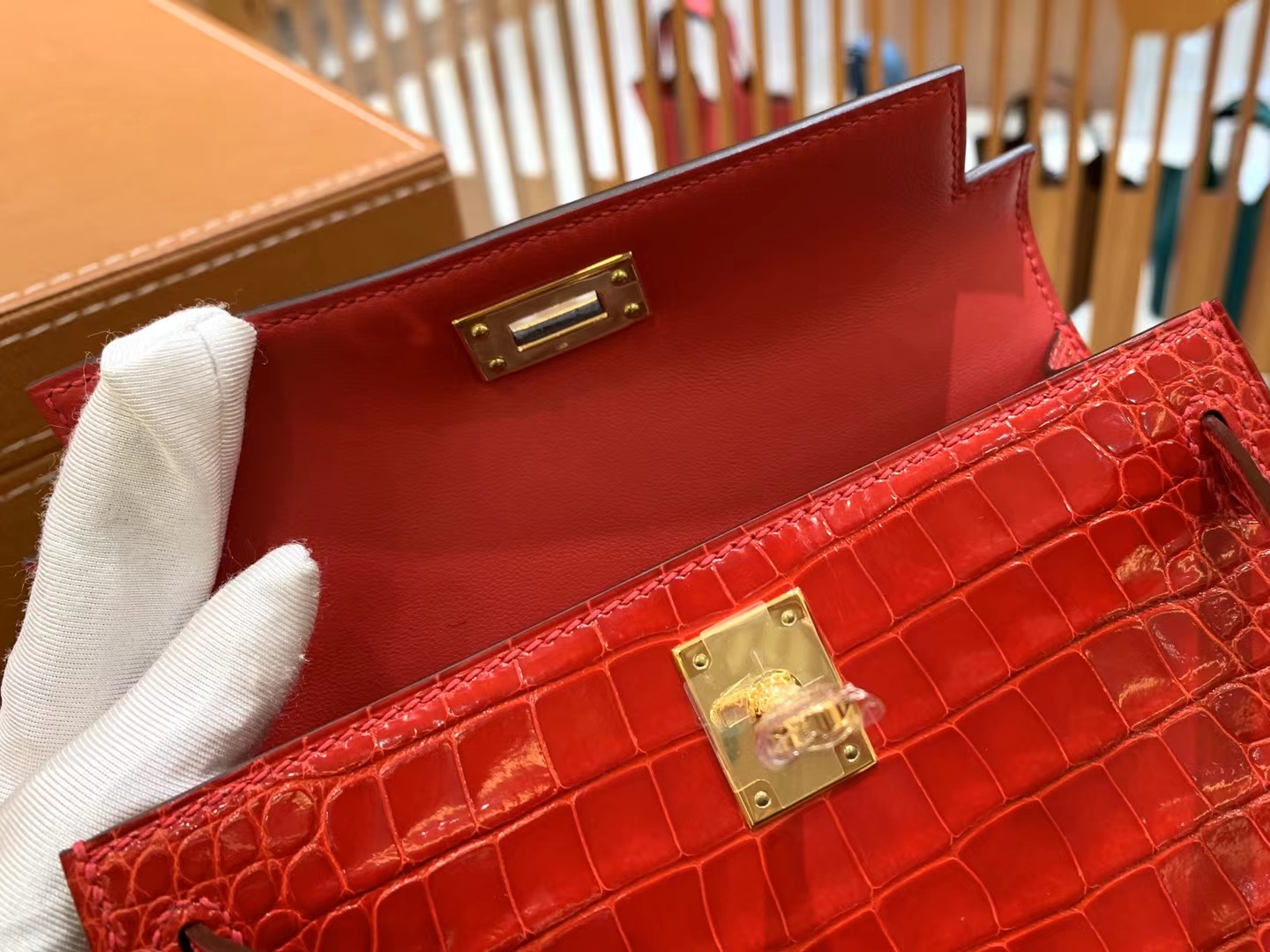 爱马仕 Hermes Mini kelly 二代 95法拉利红 一级进口美洲鳄 金扣 进口蜜蜡线 全手工制作