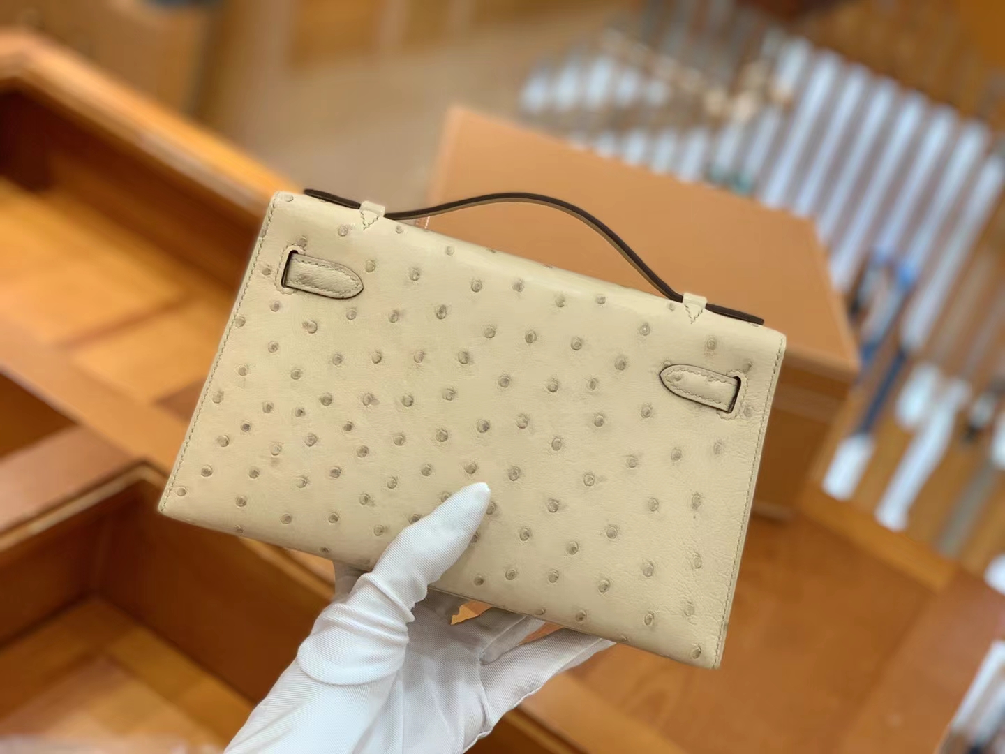 Hermes 爱马仕 【现货】 Mini Kelly 一代 Y1香草色Vanille 南非KK级鸵鸟皮 金扣 进口蜜蜡线 全手工制作
