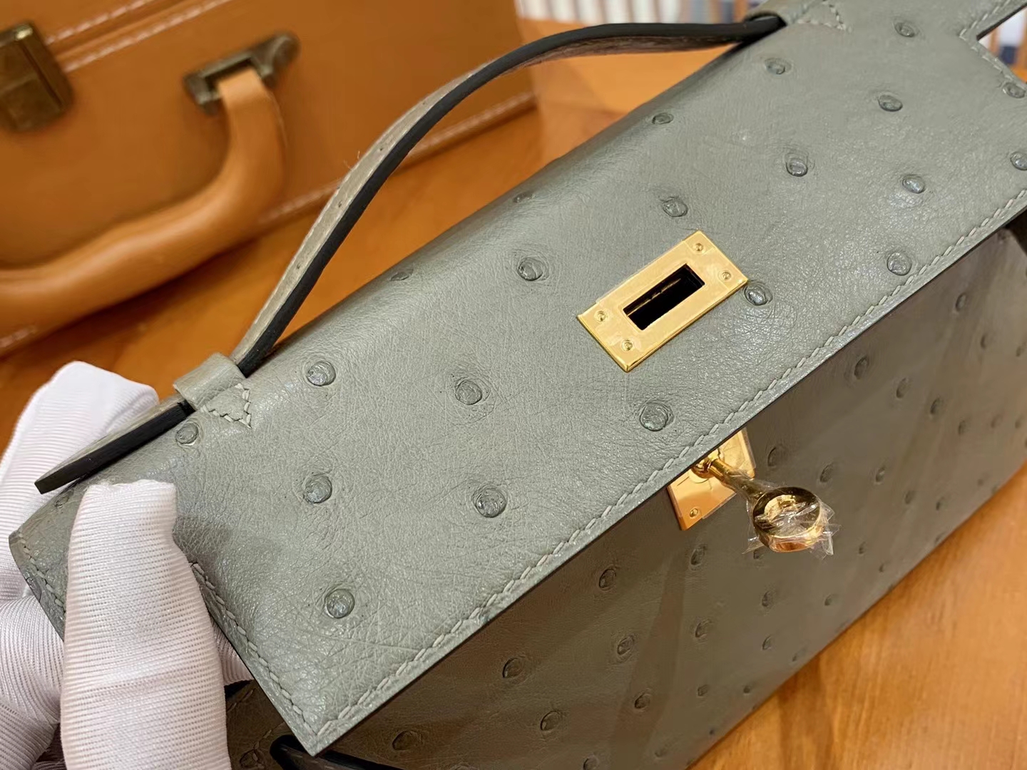 Hermes 爱马仕 【现货】 Mini Kelly 一代 Q1 Sauge鼠草绿 南非KK级鸵鸟皮 金扣 进口蜜蜡线 全手工制作
