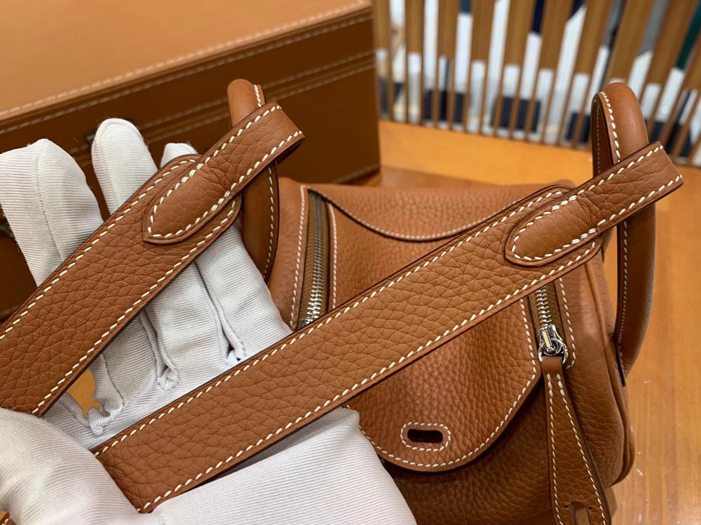 HERMES 爱马仕【现货】 Mini Lindy CK37 Togo 银扣 进口蜜蜡线 全手工制作