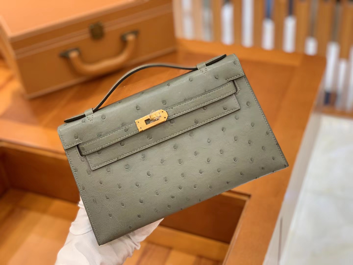 Hermes 爱马仕 【现货】 Mini Kelly 一代 Q1 Sauge鼠草绿 南非KK级鸵鸟皮 金扣 进口蜜蜡线 全手工制作