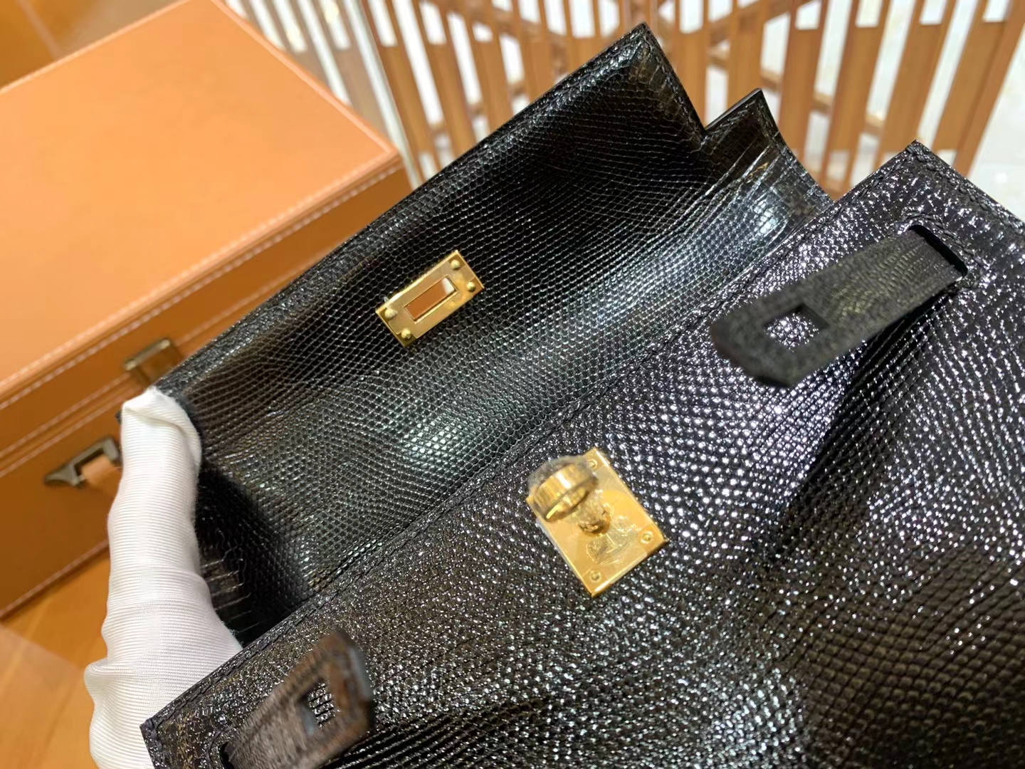 Hermes 爱马仕【现货】 Mini Kelly 一代 黑色 南非野生蜥蜴皮银扣 进口蜜蜡线 全手工制作