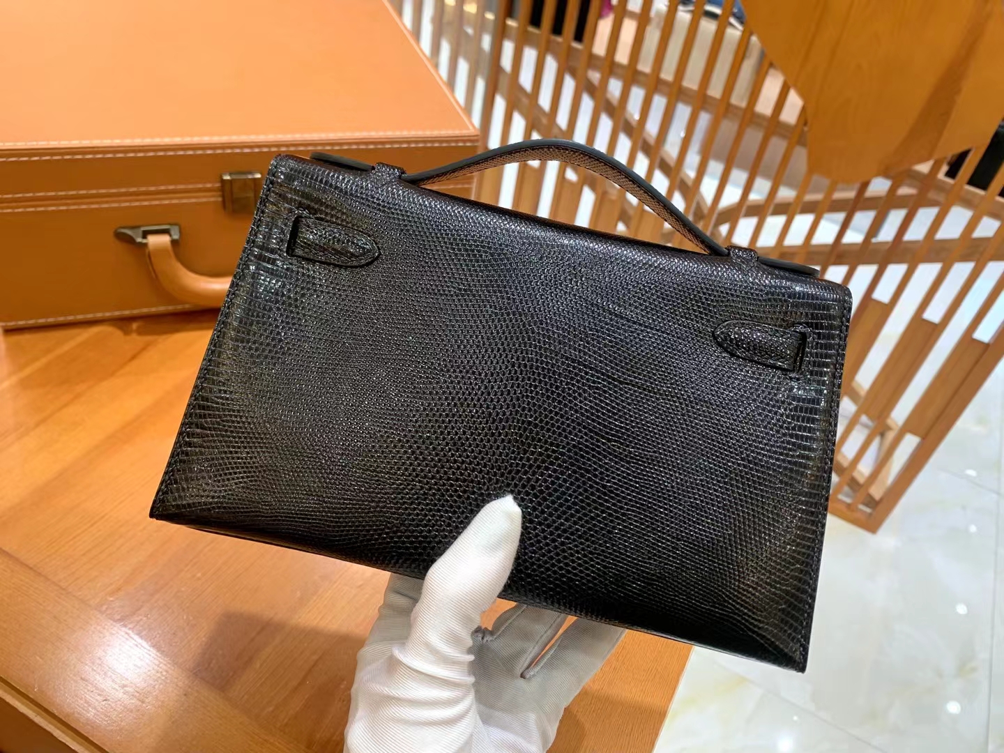 Hermes 爱马仕【现货】 Mini Kelly 一代 黑色 南非野生蜥蜴皮银扣 进口蜜蜡线 全手工制作