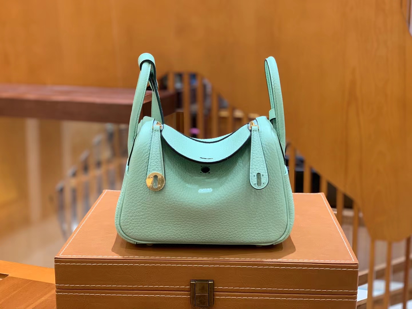 HERMES 爱马仕【现货】 Mini Lindy 薄荷绿 Togo 银扣 进口蜜蜡线 全手工制作