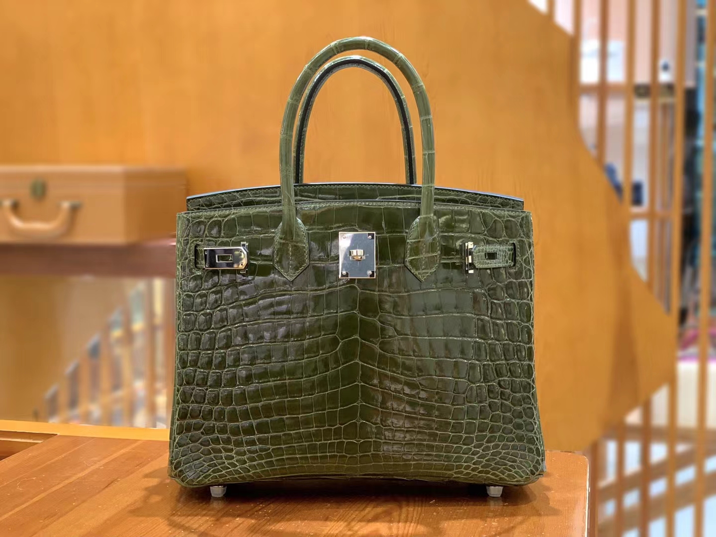 Hermes 爱马仕 Birkin 30cm 61 Vert Olive橄榄绿 一级进口尼罗鳄“••” 金扣 进口蜜蜡线 全手工制作