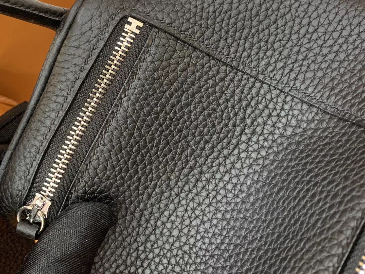 HERMES 爱马仕【现货】 Mini Lindy 黑色 Togo 银扣 进口蜜蜡线 全手工制作