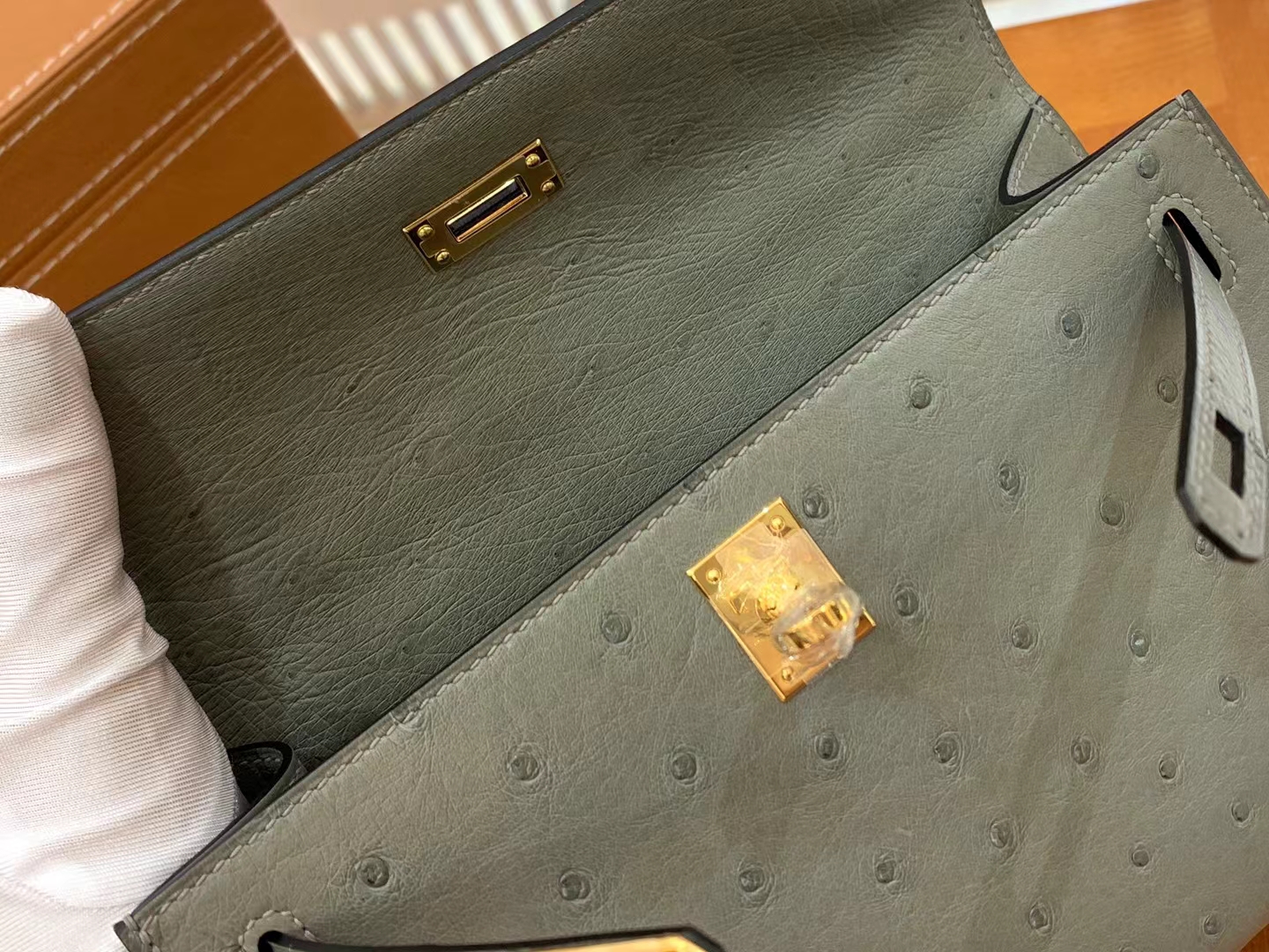 Hermes 爱马仕 【现货】 Mini Kelly 一代 Q1 Sauge鼠草绿 南非KK级鸵鸟皮 金扣 进口蜜蜡线 全手工制作