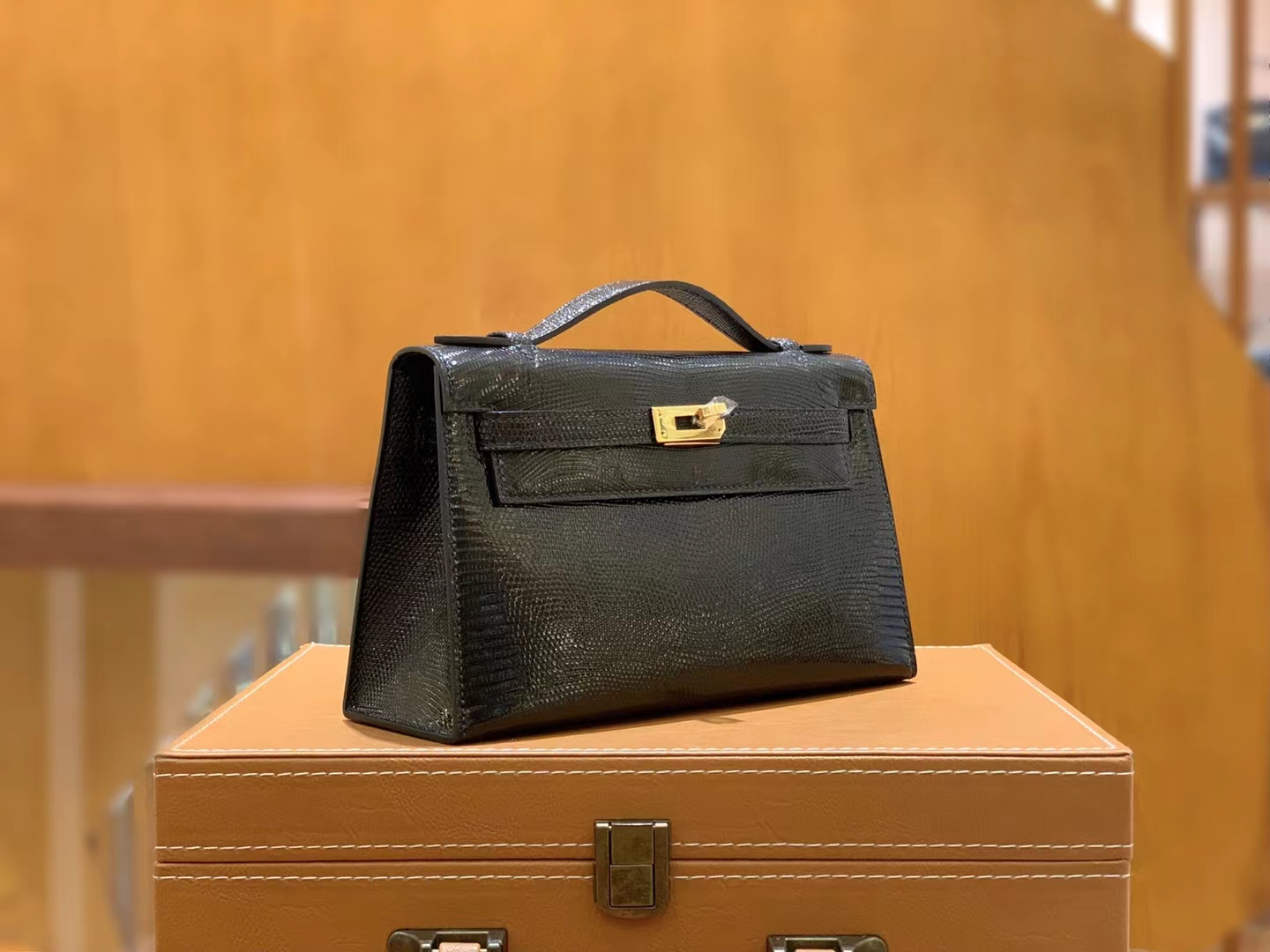 Hermes 爱马仕【现货】 Mini Kelly 一代 黑色 南非野生蜥蜴皮银扣 进口蜜蜡线 全手工制作