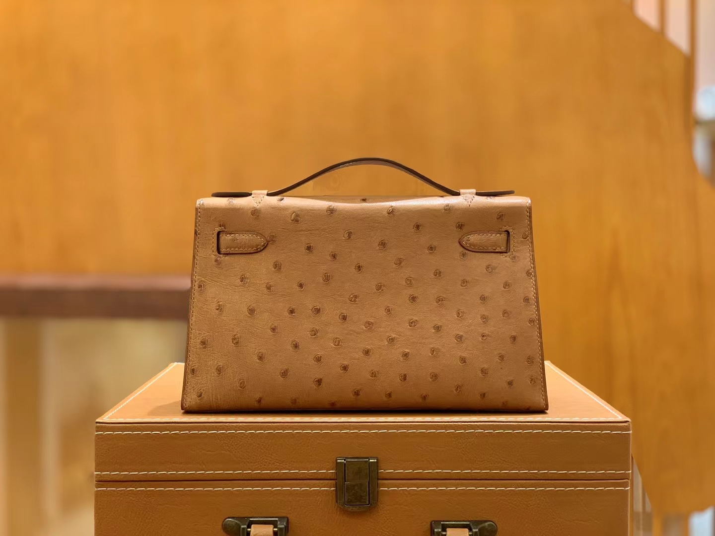 Hermes 爱马仕 【现货】 Mini Kelly 一代 CK37 金棕色 南非KK级鸵鸟皮 金扣 进口蜜蜡线 全手工制作