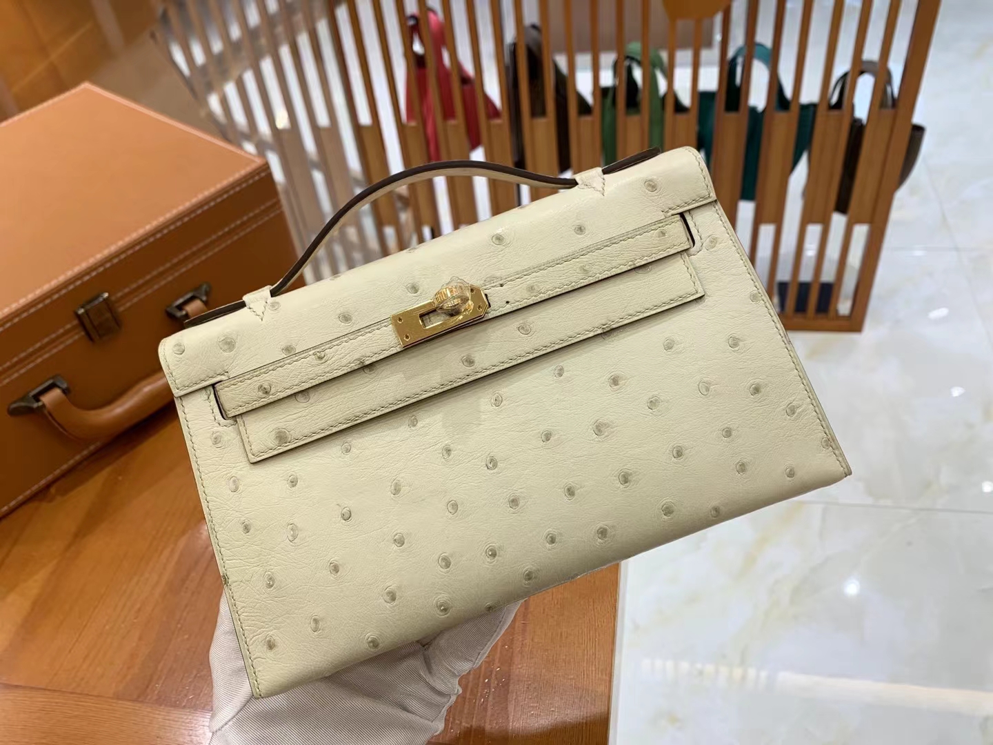 Hermes 爱马仕 【现货】 Mini Kelly 一代 3C Parchmin羊毛白 南非KK级鸵鸟皮 金扣 进口蜜蜡线 全手工制作