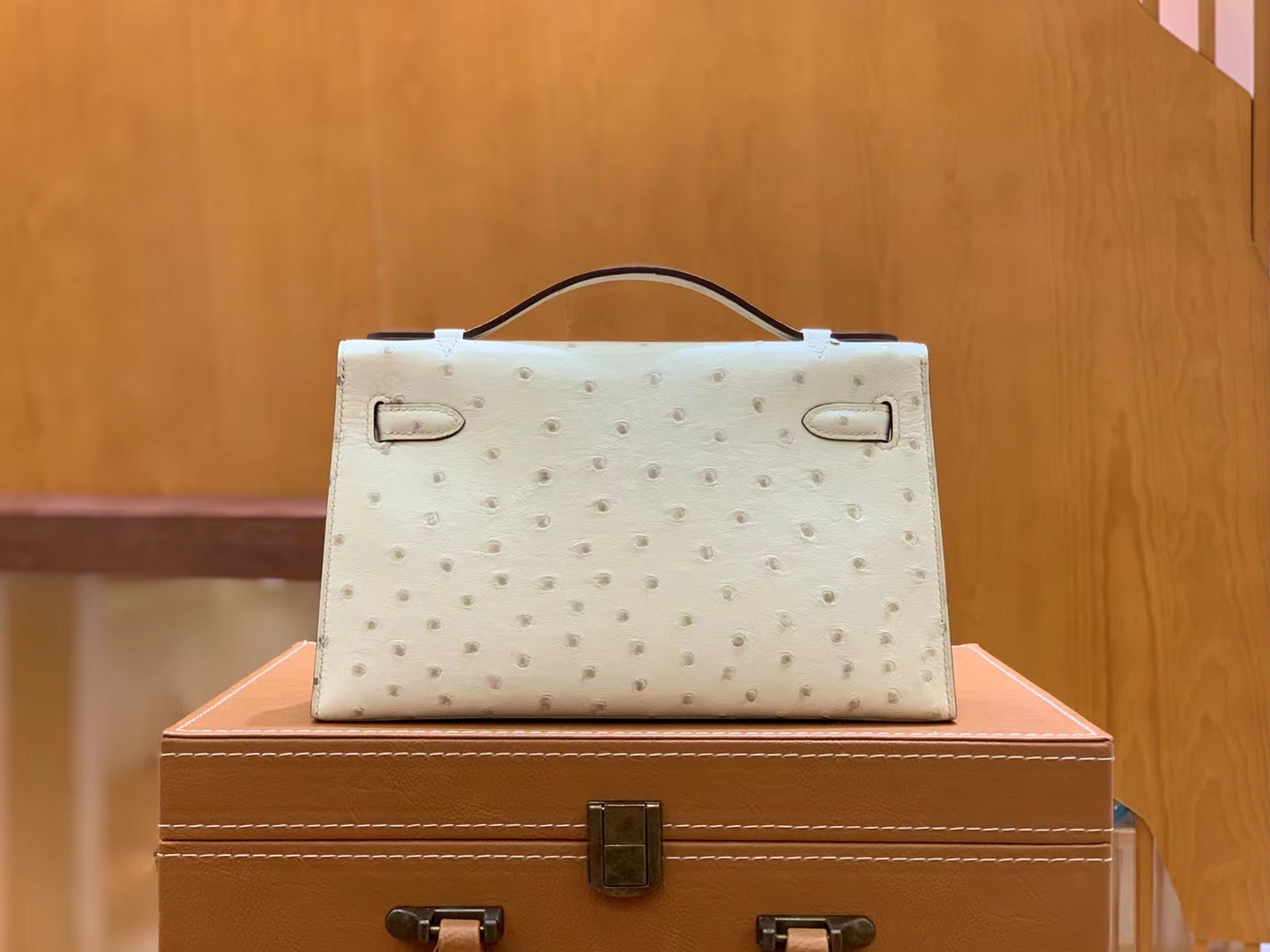 Hermes 爱马仕 【现货】 Mini Kelly 一代 3C Parchmin羊毛白 南非KK级鸵鸟皮 金扣 进口蜜蜡线 全手工制作