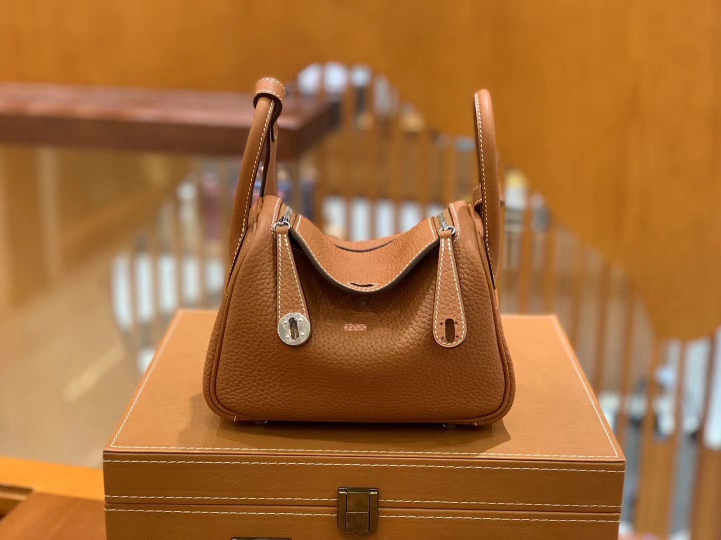 HERMES 爱马仕【现货】 Mini Lindy CK37 Togo 银扣 进口蜜蜡线 全手工制作