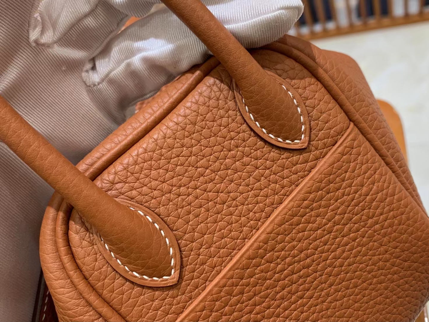 HERMES 爱马仕【现货】 Mini Lindy CK37 Togo 银扣 进口蜜蜡线 全手工制作