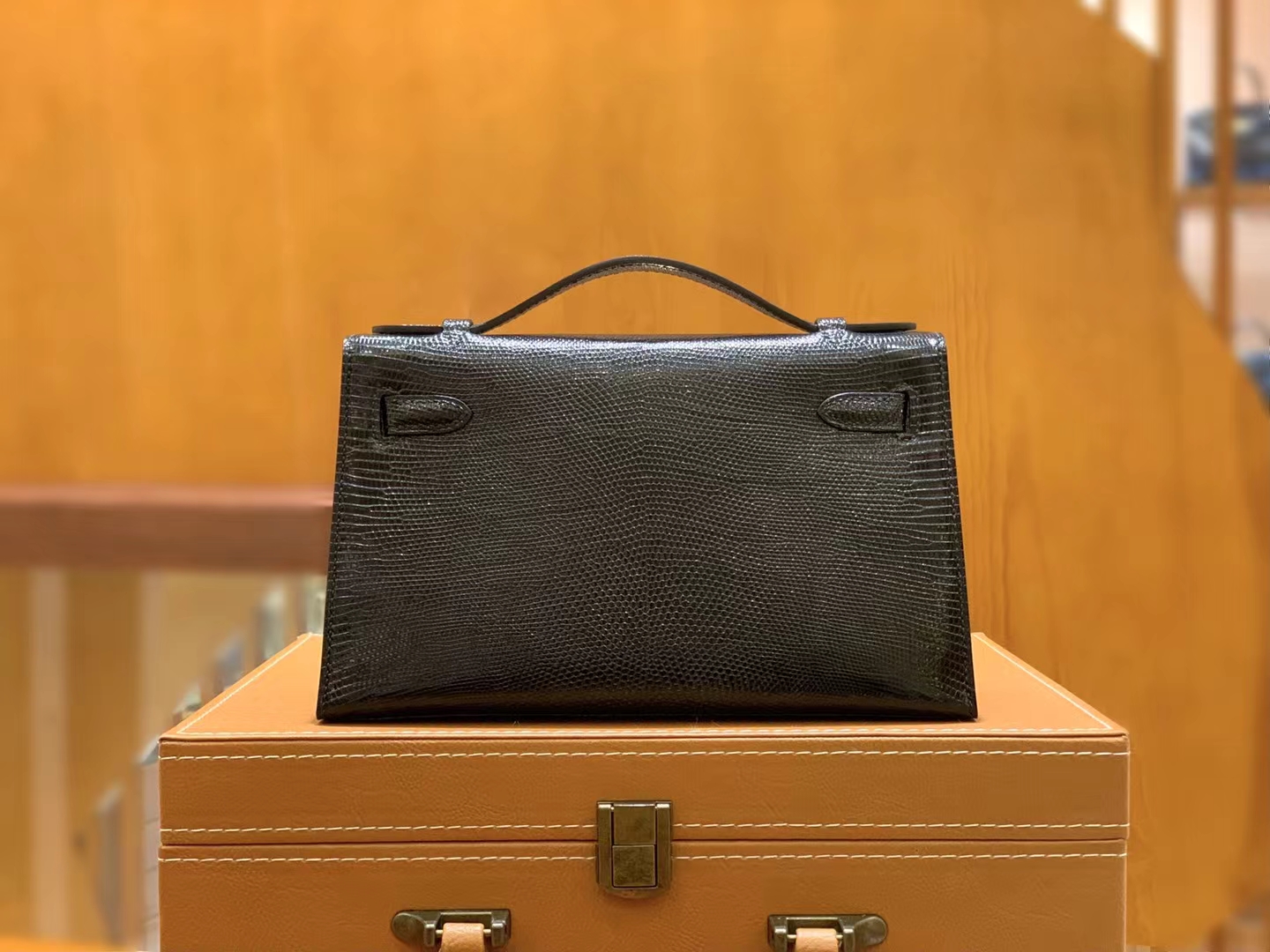Hermes 爱马仕【现货】 Mini Kelly 一代 黑色 南非野生蜥蜴皮银扣 进口蜜蜡线 全手工制作
