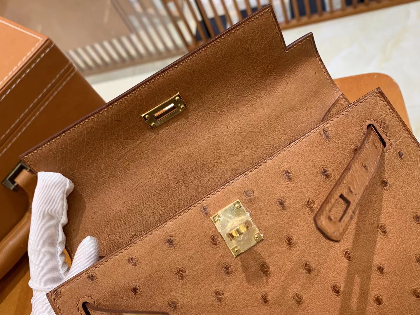 Hermes 爱马仕 【现货】 Mini Kelly 一代 CK37 金棕色 南非KK级鸵鸟皮 金扣 进口蜜蜡线 全手工制作