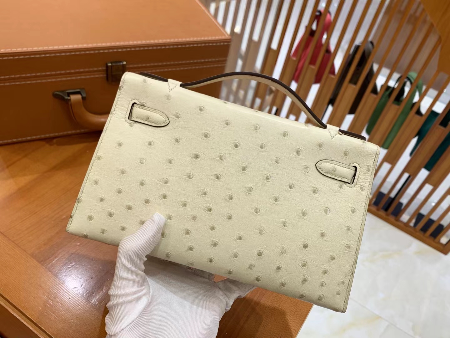 Hermes 爱马仕 【现货】 Mini Kelly 一代 3C Parchmin羊毛白 南非KK级鸵鸟皮 金扣 进口蜜蜡线 全手工制作