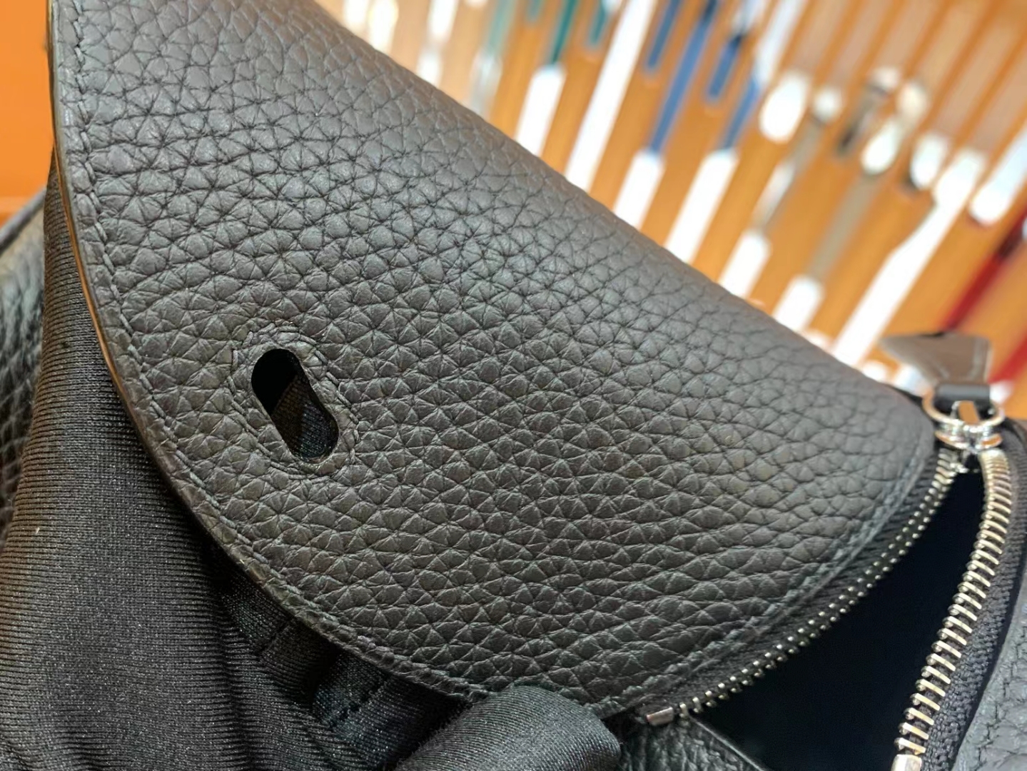 HERMES 爱马仕【现货】 Mini Lindy 黑色 Togo 银扣 进口蜜蜡线 全手工制作