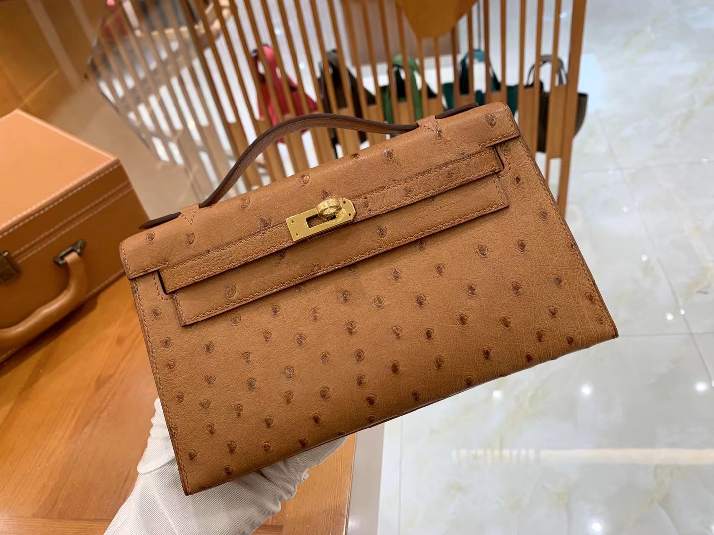 Hermes 爱马仕 【现货】 Mini Kelly 一代 CK37 金棕色 南非KK级鸵鸟皮 金扣 进口蜜蜡线 全手工制作