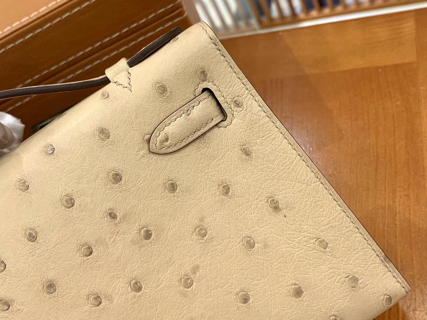 Hermes 爱马仕 【现货】 Mini Kelly 一代 Y1香草色Vanille 南非KK级鸵鸟皮 金扣 进口蜜蜡线 全手工制作