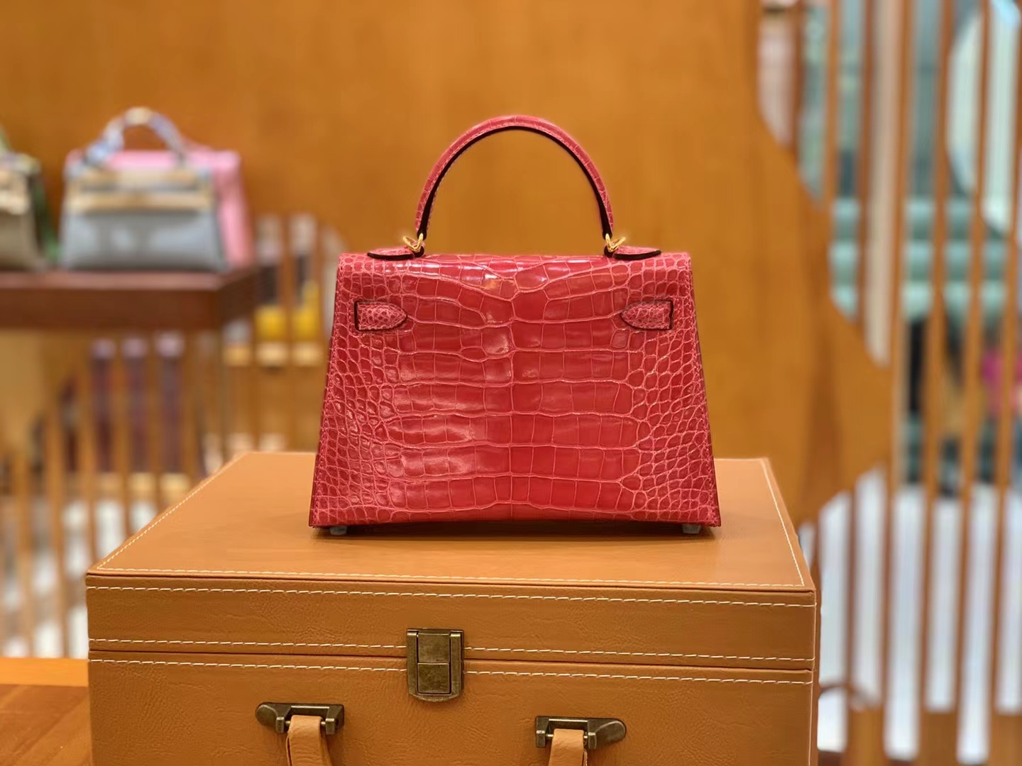 爱马仕 Hermes Mini kelly 二代 i6 Rose Extreme 极致粉 一级进口美洲鳄 金扣 进口蜜蜡线 全手工制作