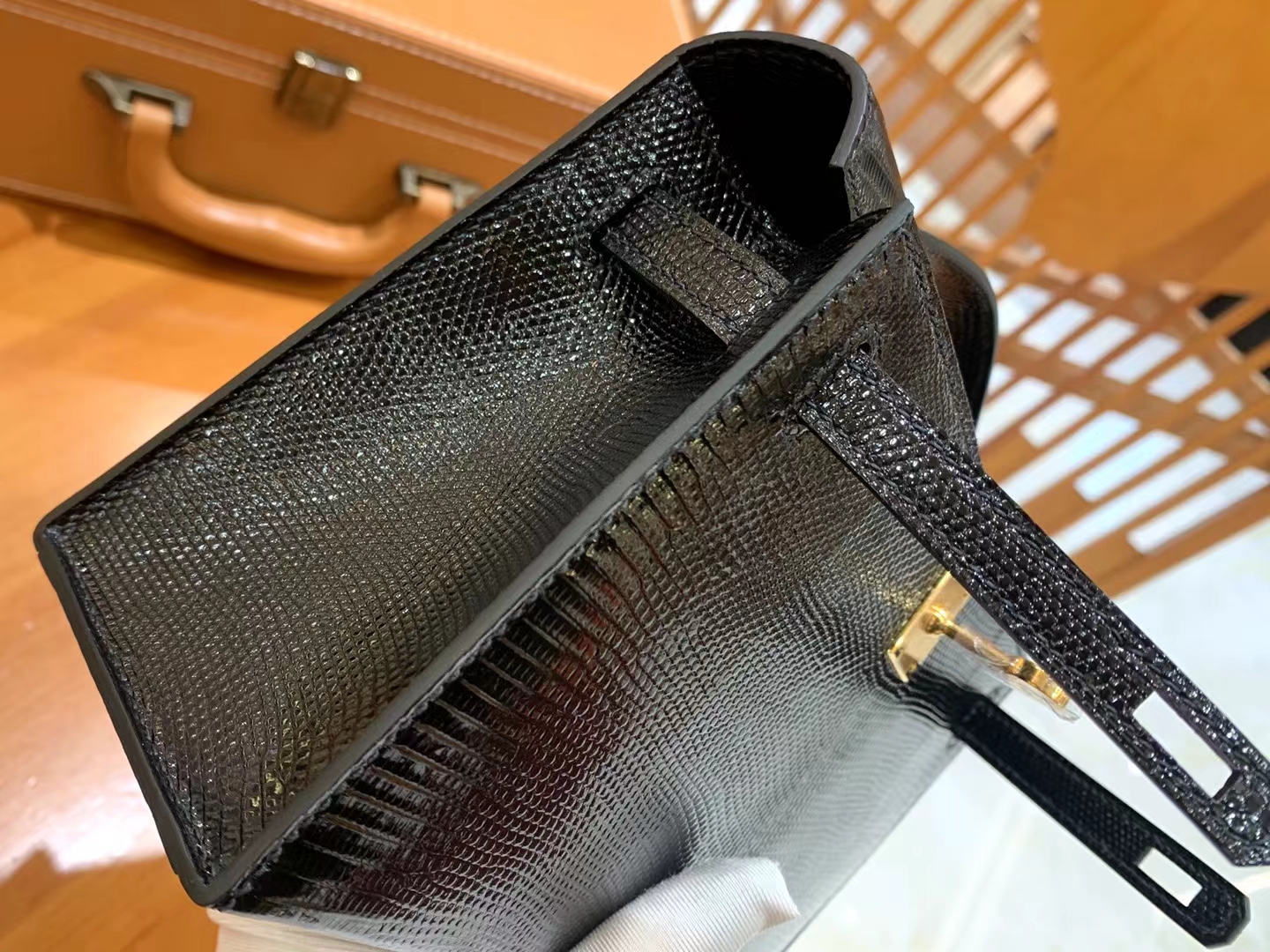 Hermes 爱马仕【现货】 Mini Kelly 一代 黑色 南非野生蜥蜴皮银扣 进口蜜蜡线 全手工制作