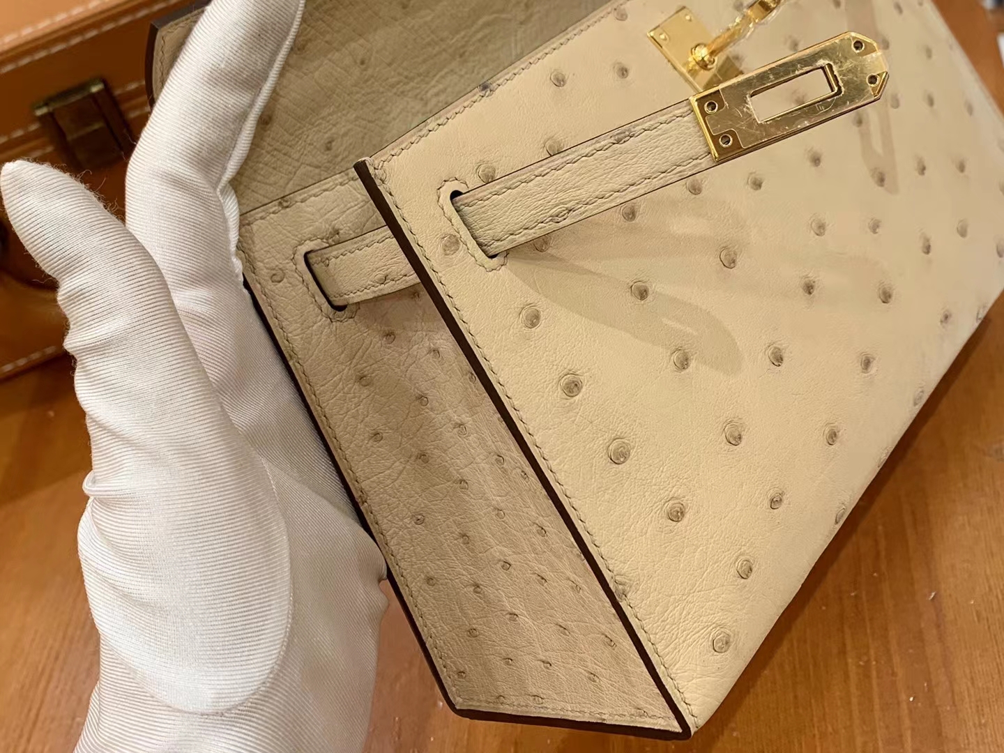 Hermes 爱马仕 【现货】 Mini Kelly 一代 Y1香草色Vanille 南非KK级鸵鸟皮 金扣 进口蜜蜡线 全手工制作