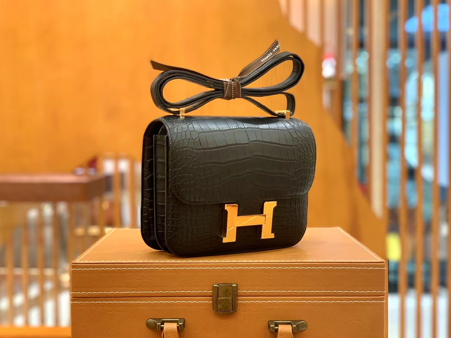 HERMES 爱马仕【现货】Constance 19cm CC89 Nior 经典黑 一级美洲鳄鱼皮“□” 进口蜜蜡线 全手工制作