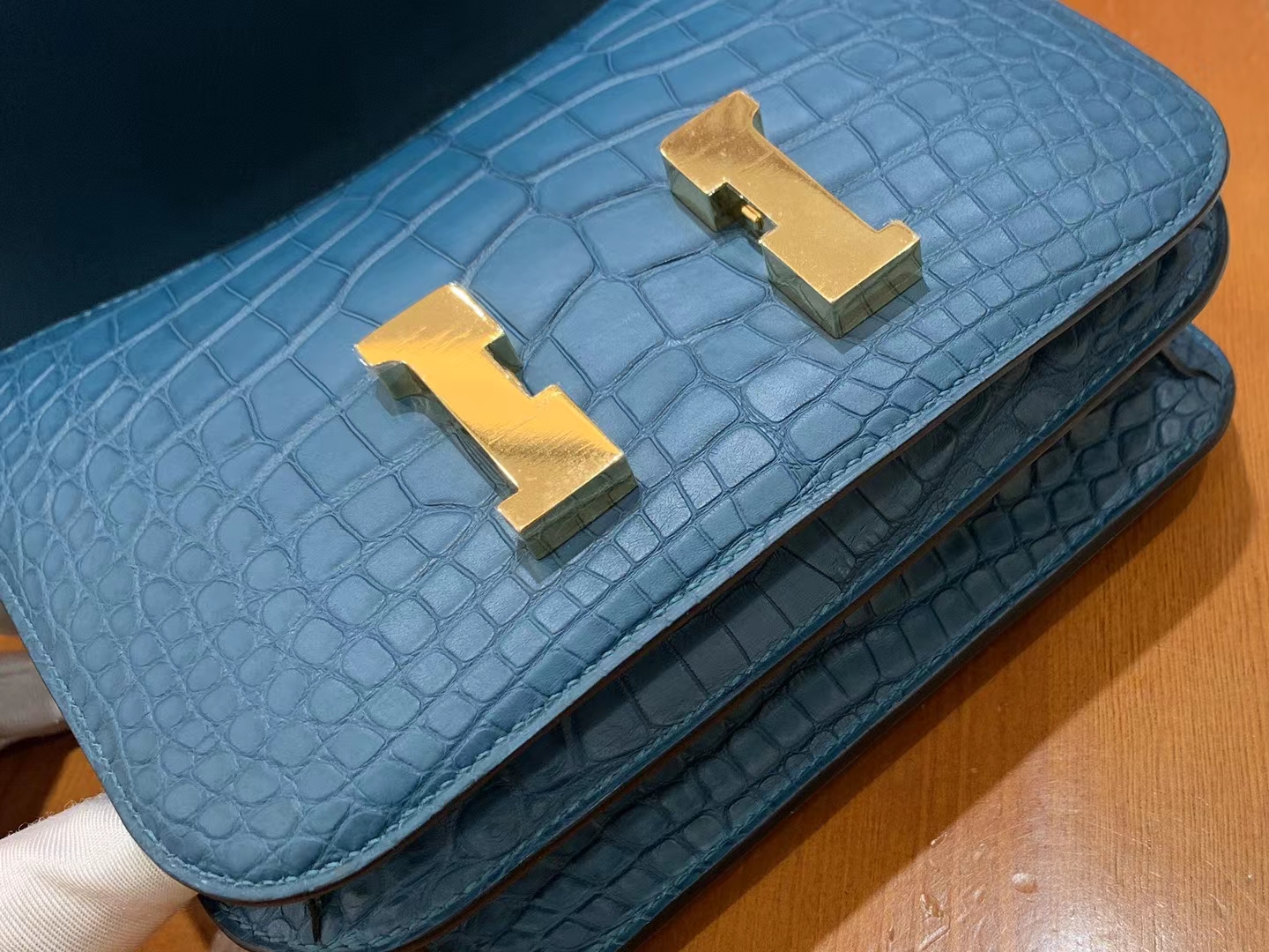 HERMES 爱马仕【现货】Constance 19cm 1P鸭子蓝 一级美洲鳄鱼皮“□” 进口蜜蜡线 全手工制作