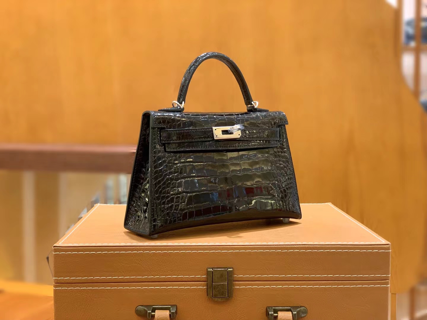 HERMES 爱马仕【现货】 Mini二代 经典黑 CC89 Nior 一级美洲鳄鱼皮“□” 进口蜜蜡线 全手工制作