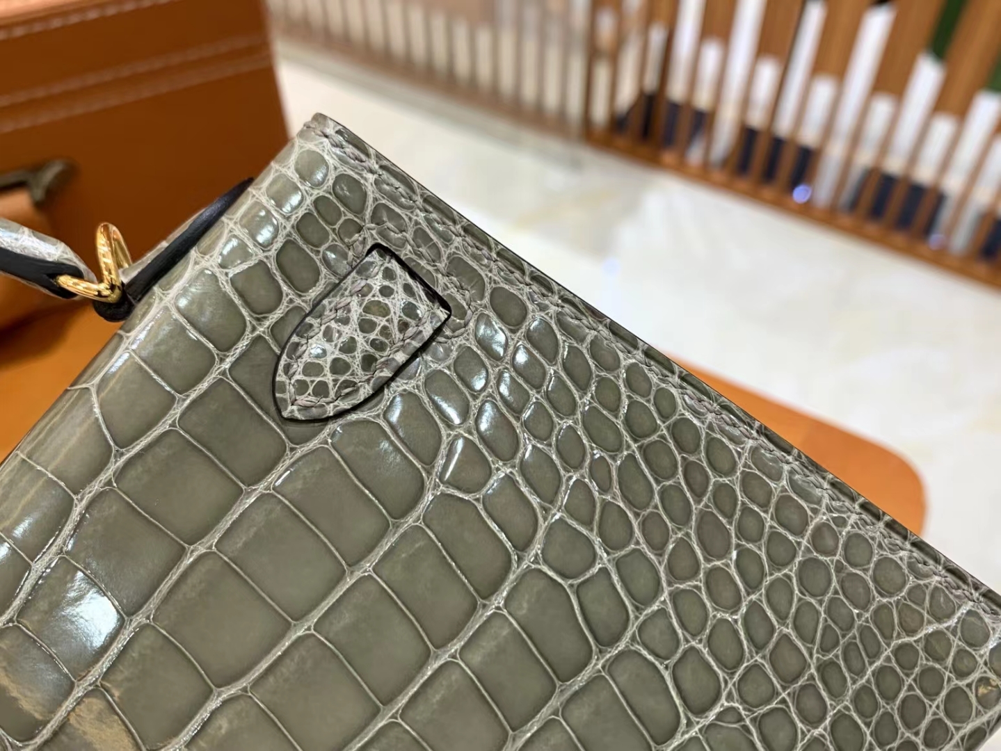HERMES 爱马仕【现货】 Mini二代 81 Gris Tourterelle 斑鸠灰 金扣 一级美洲鳄鱼皮“□” 进口蜜蜡线 全手工制作