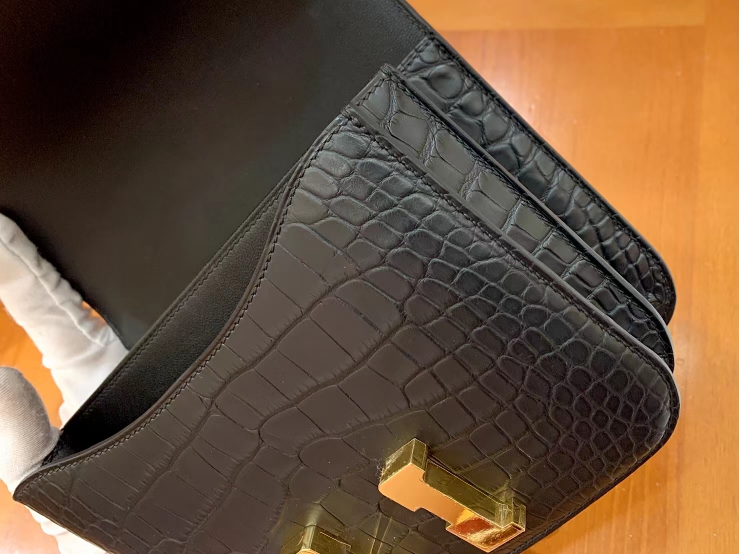 HERMES 爱马仕【现货】Constance 19cm CC89 Nior 经典黑 一级美洲鳄鱼皮“□” 进口蜜蜡线 全手工制作